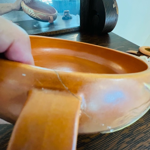 Roseville basin and candle sticks - Picture 8 of 11